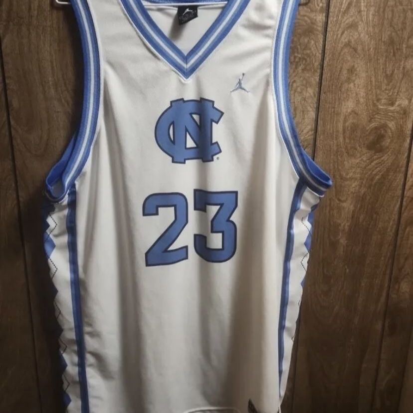 Jordan Vintage North Carolina UNC Tar Heels #23 Jersey Mens XL Rare JayZ  for Sale in Santa Fe Springs, CA - OfferUp