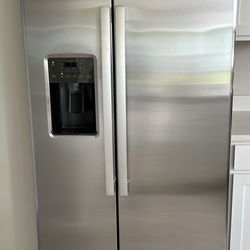 New GE Refrigerator freezer 