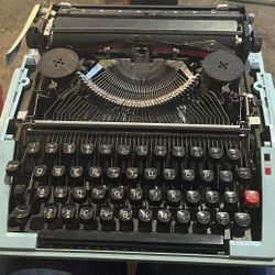 Vintage Montgomery Ward Type Writer 