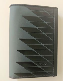 Tumi Alpha SLG Multi Window Card Case. New