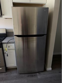 LG refrigerator + top freezer