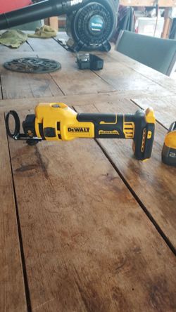 DEWALT
XR 20V Lithium-lon Cordless
Rotary Drywall Cut-Out Tool
(Tool Only)
