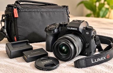 Panasonic Lumix G 7 Mirrorless Camera with Lens
