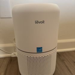 LEVOIT AIR PURIFIER 
