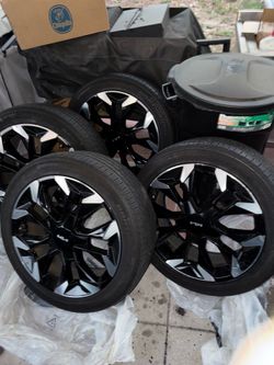 Kia OEM 255/45 R20 105V