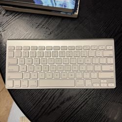Apple Wireless Keyboard With Bluetooth