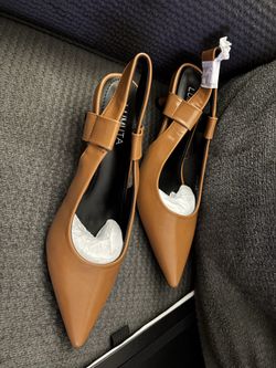 New women’s heels size 8.5