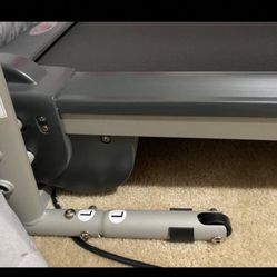 Brand New Portable Treadmill Gives A Great Workout Very Lightweight No Sound Great For Appartment 