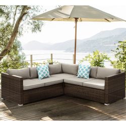 Outdoor wicker sectional (free cover + pillows included) – excellent condition