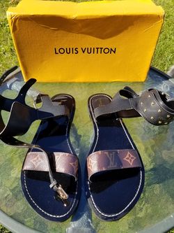 Luxury sandals size 43