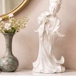 Blanc de Chine Guanyin White China Porcelain Circa Late 18th Century  Figurine