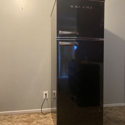 Galanz Refrigerator/Freezer (I Can Deliver)