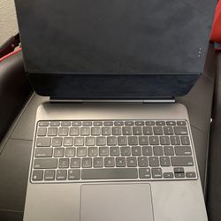 Apple Magic keyboard for iPad Pro 12.9 Latest Model like me