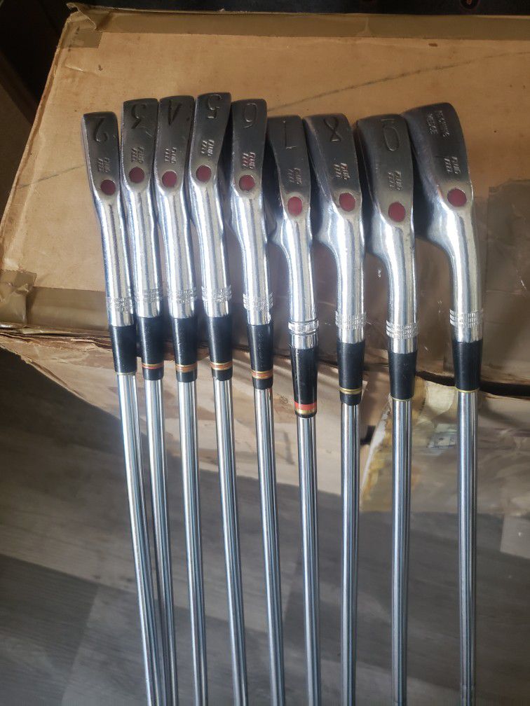 Very Nice Set Of Wilson Staff Dynapower Fluid Feel Irons for Sale 