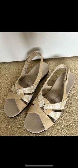 NEW Sandals Size 10M