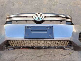 2012-2018 Volkswagen Tiguan complete front bumper with all the accessories OEM.
