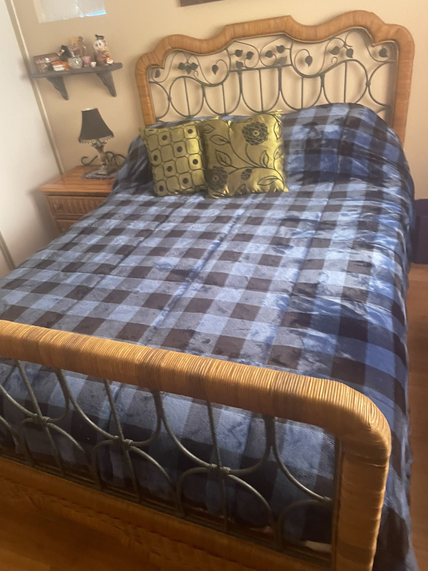 Queen Bed and End table 
