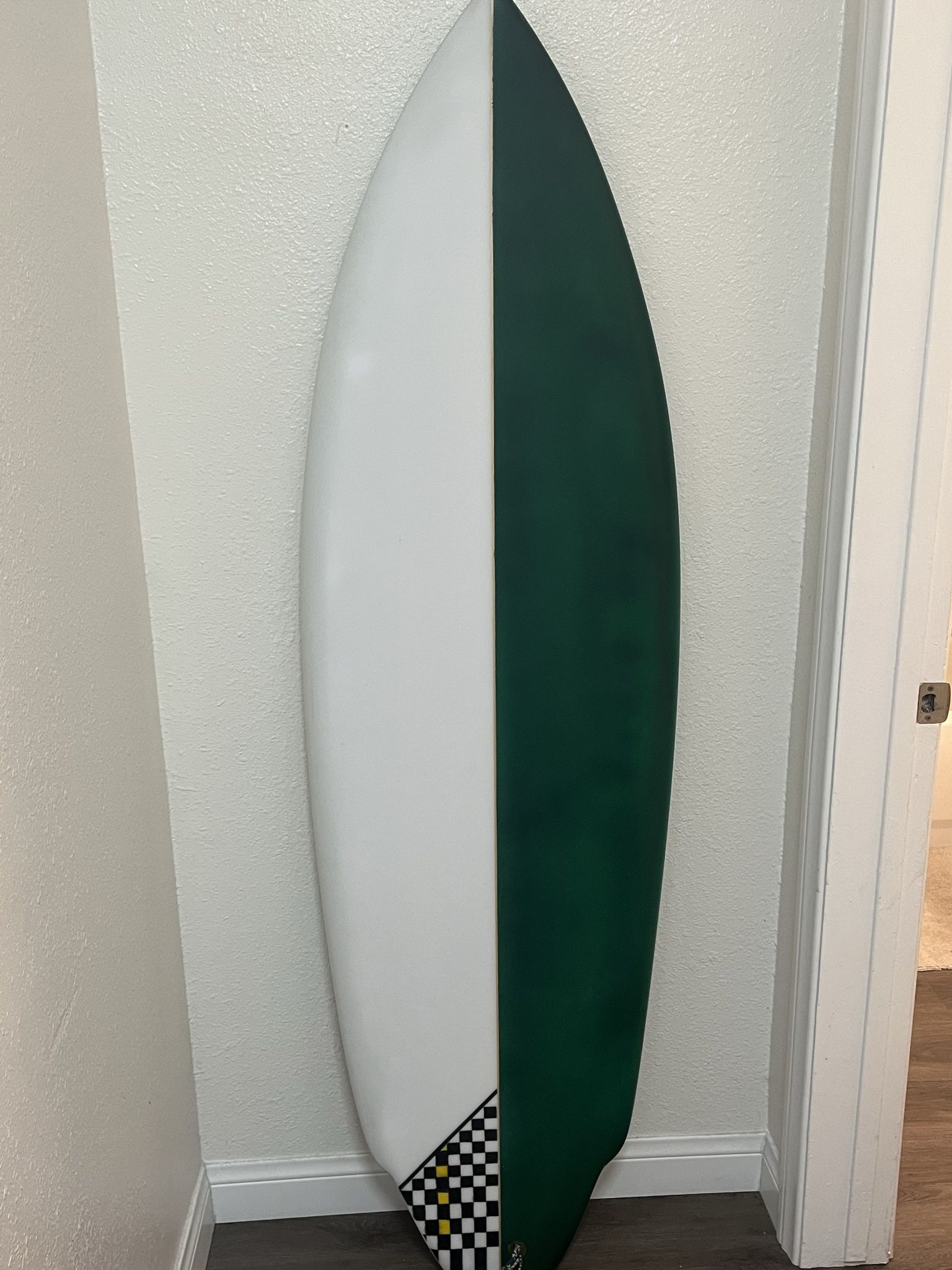 5’11 Thruster Surfboard