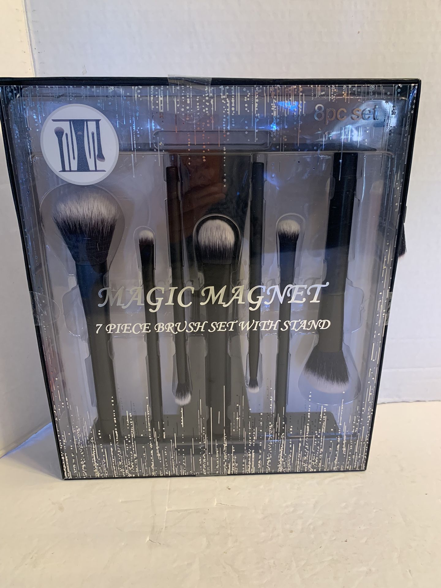 Magic Magnet 7- Piece Brush Set With  Stand black With White Tips