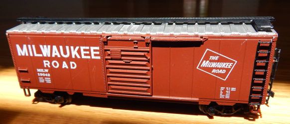 Various HO scale train cars