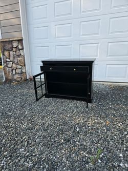 Entry way cabinet