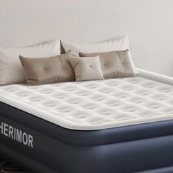 CHERIMOR Air-Mattress with Built-in Pump