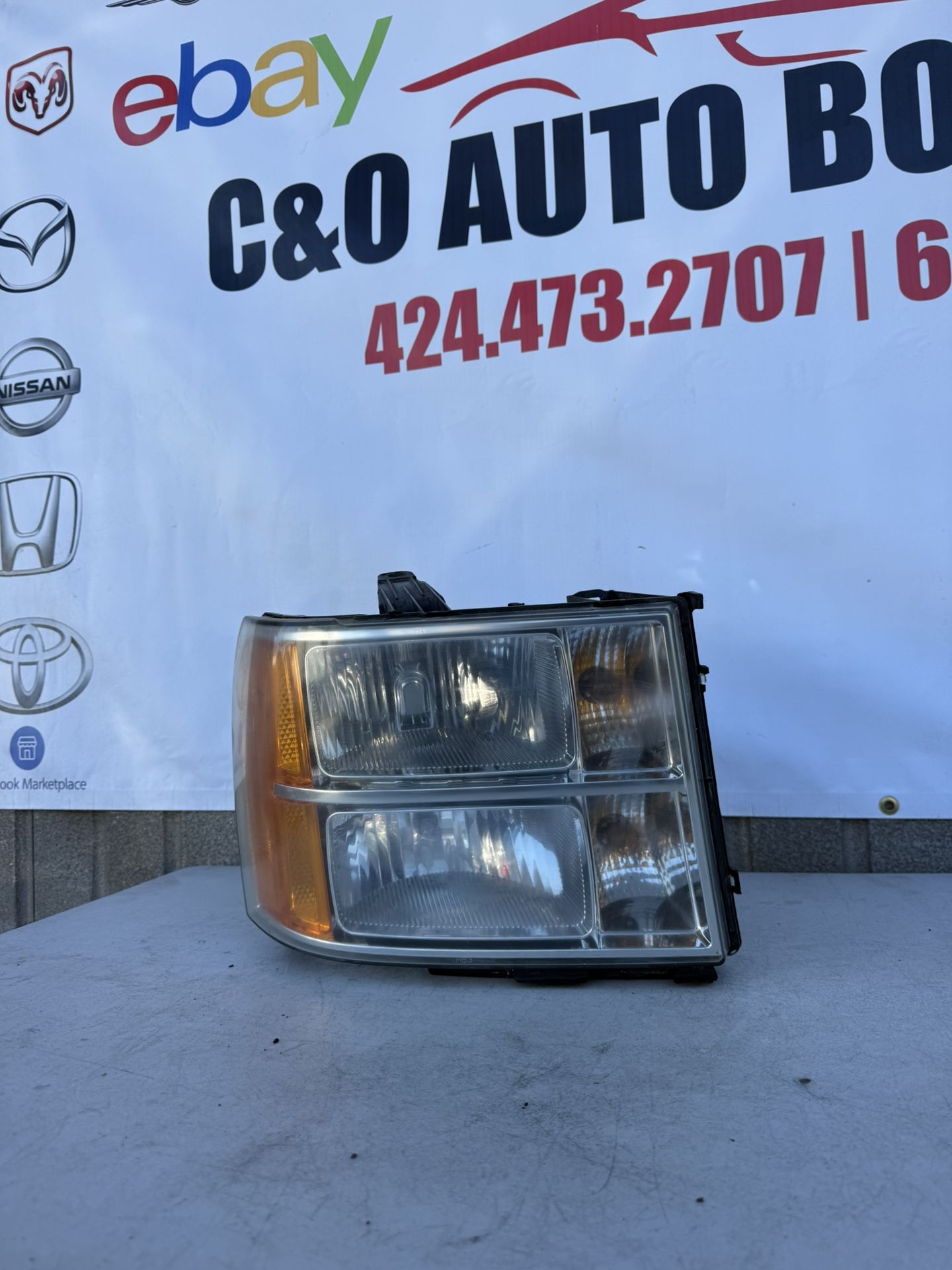 2007 2008 2009 2010 2011 2012 2013 GMC Sierra Headlight Headlamp Right Passenger Side Original Used OEM