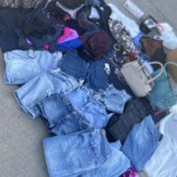 Yard sale! Venta de garaje!