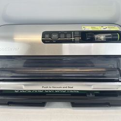 FoodSaver FM5200 Series 2-in-1 Vacuum Sealing System Food Preserver