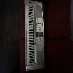 YAMAHA Portable Grand DGX-505