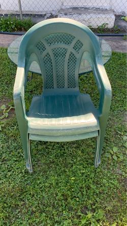 4 garden cher havy duty plastic 30$