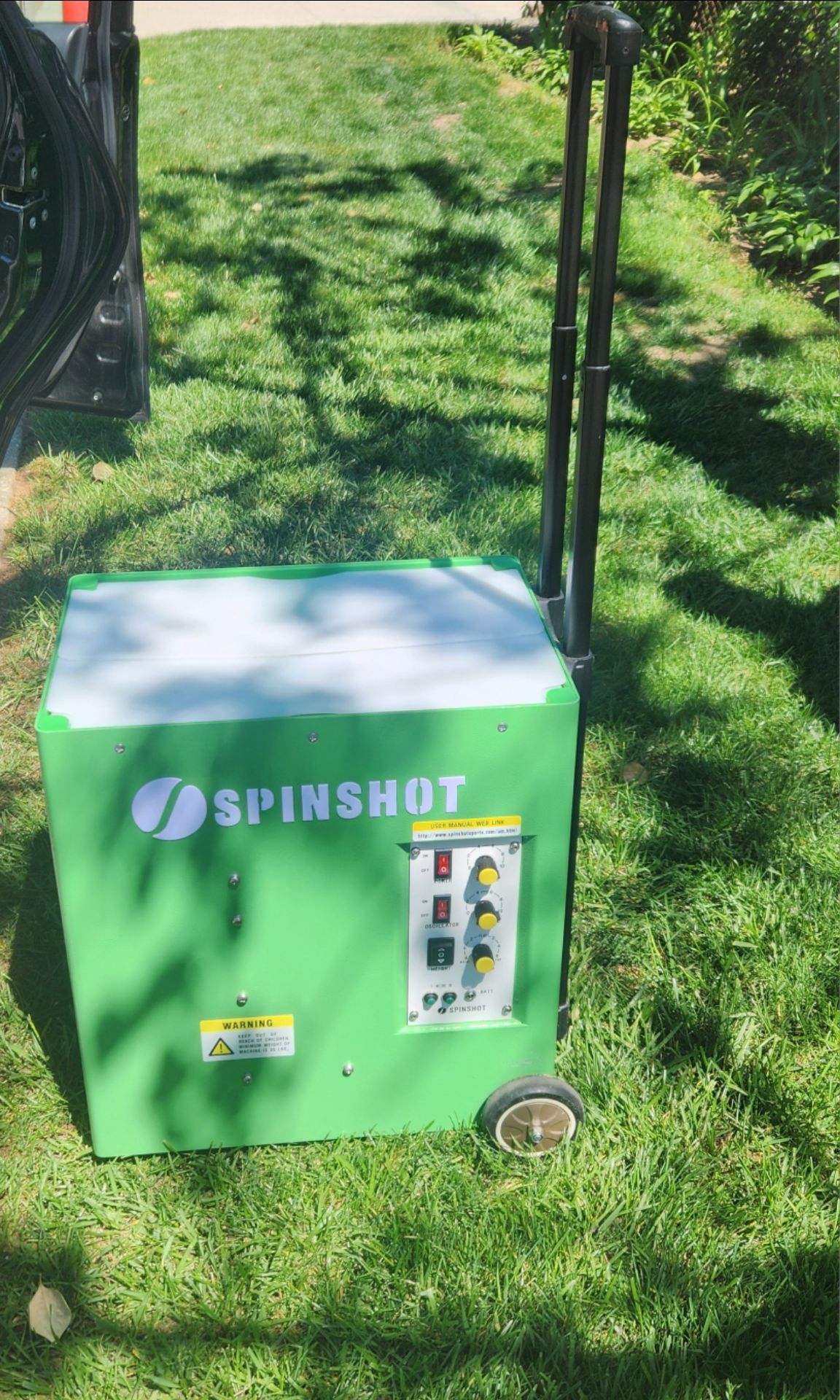 Spinshot pitching machine for tennis ball