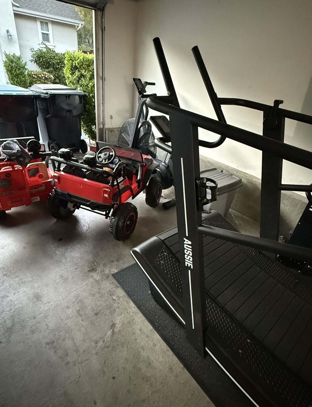 Aussie Pro Runner Curved Treadmill 