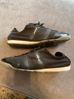 DKNY Women’s Black Low-Top Sneakers