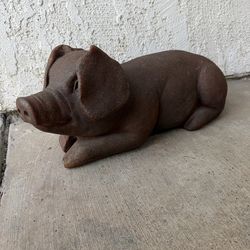 SMILING PIG STATUe