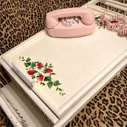 Vintage Nashco strawberry white wicker breakfast tray work table  with reading rack 