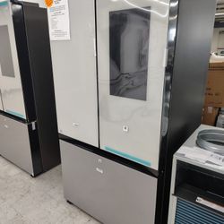 $2400(MSRP$3899) Samsung Bespoke French 3 Door With Beverage Center and Dual Ice Maker 