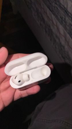 Apple AirPods Pro  3  no right size