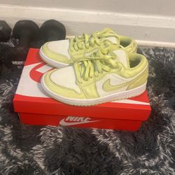 Nike Shoes! $60 Size 8.5