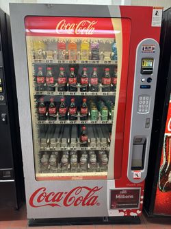 Vending machine Glass Front Vending Machine for sale 2500 credit card ready free delivery