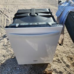 Whirlpool 24 Inch White Dishwasher With Handle 