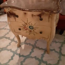 Vanity Antiques Dresser $35.00 (SeriousBuyers) Cash Only First Come First Served