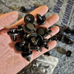 Nissan bumper clips 