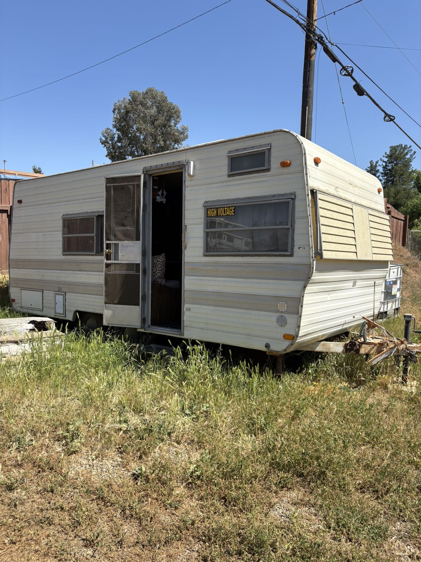Travel Trailer/ Camper/ RV