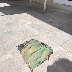 A2000 11.5 Infield glove