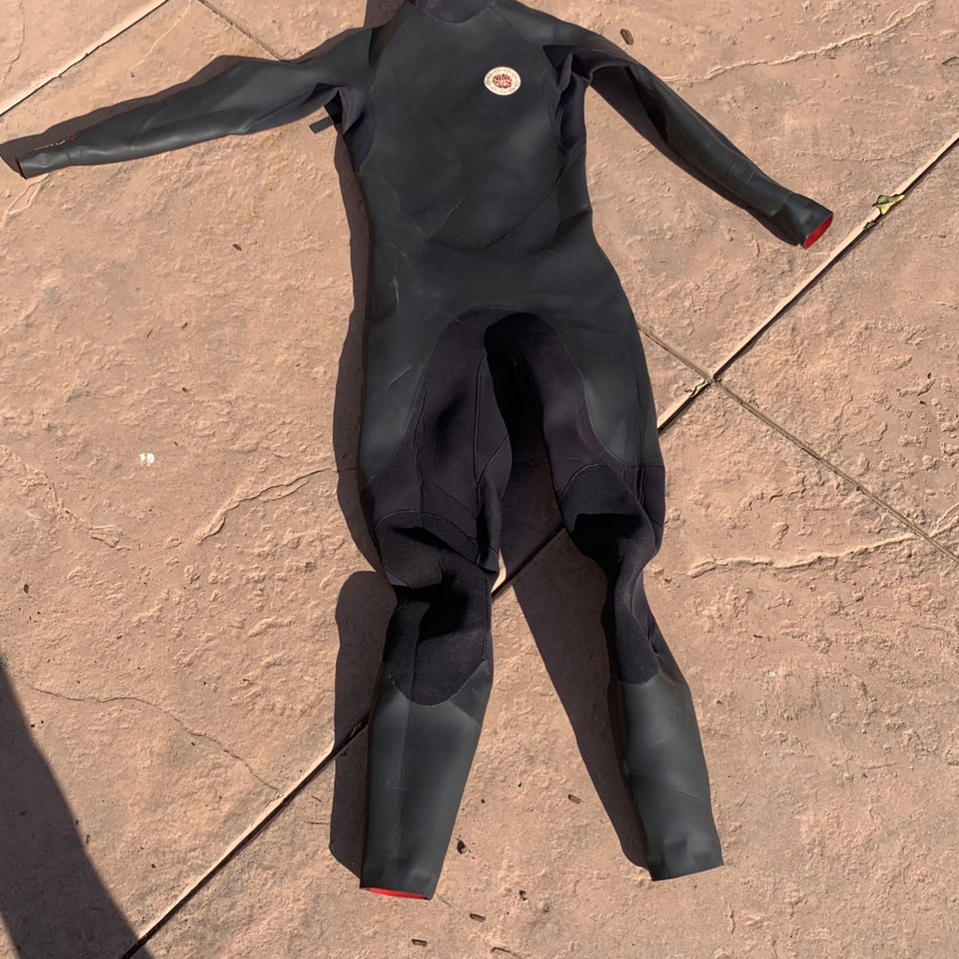 Nine plus 3 2 Large men’s wetsuit