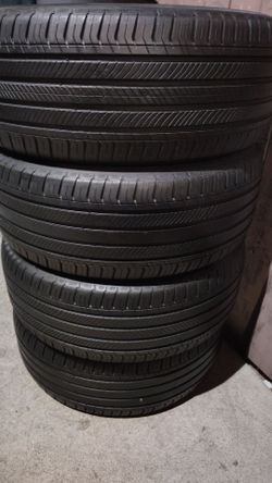 Tengo cuatro llantas michelines primacy 235/55/r/19 90% de vida