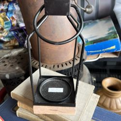 Black metal candle holder