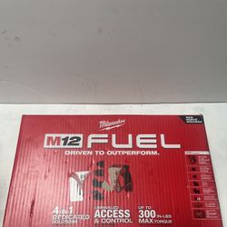 Milwaukee V12 Drill Driver Kit w 4 Tool Heads