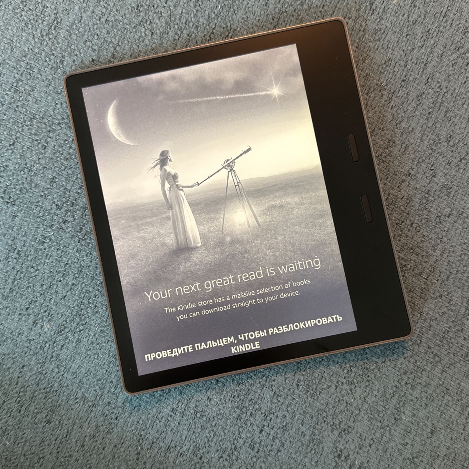 Kindle Oasis – With 7” display and page turn buttons